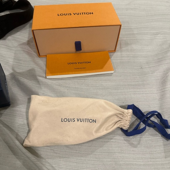 Louis Vuitton Waimea Round Sunglasses - Picture 11 of 11